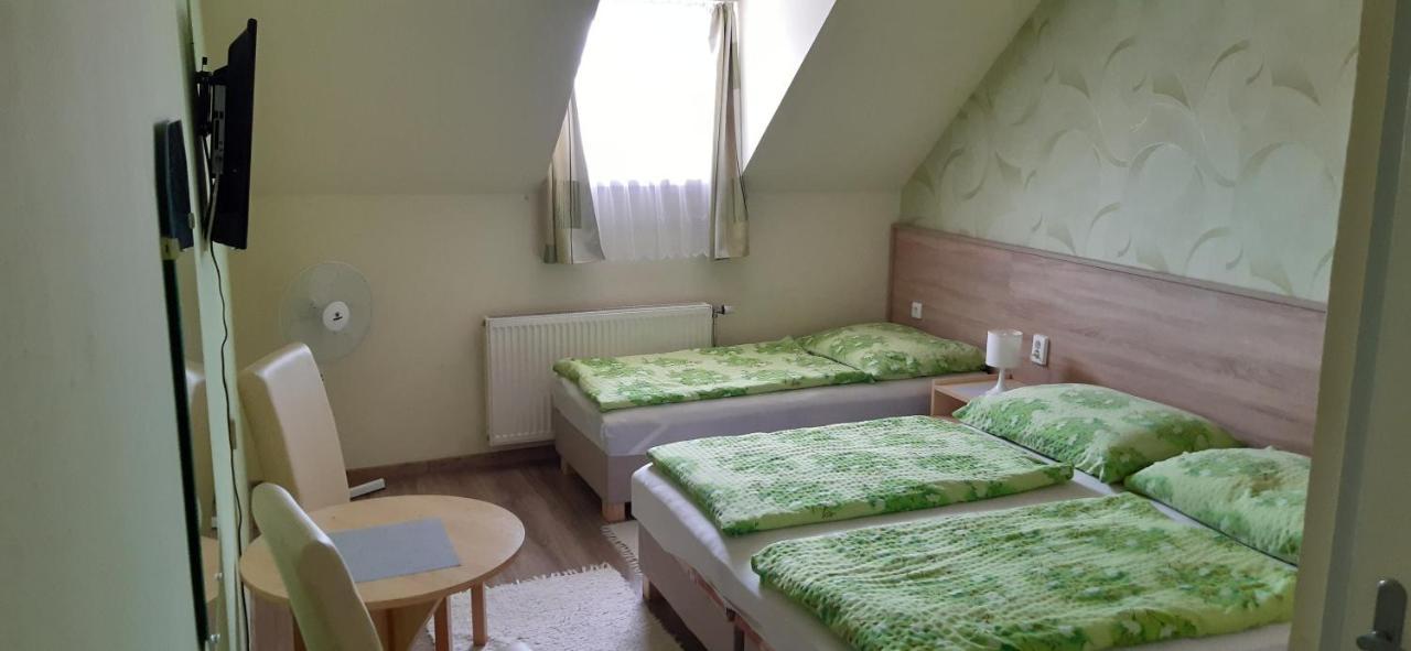 Hajnalka Vendeghaz Hotel Buk Luaran gambar