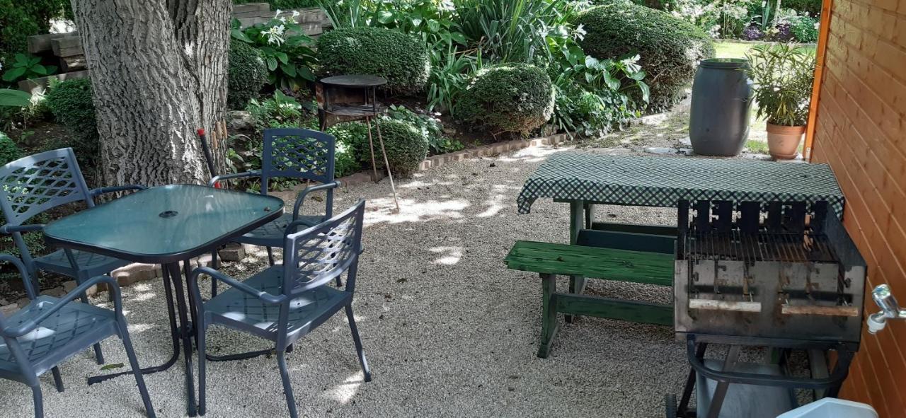 Hajnalka Vendeghaz Hotel Buk Luaran gambar