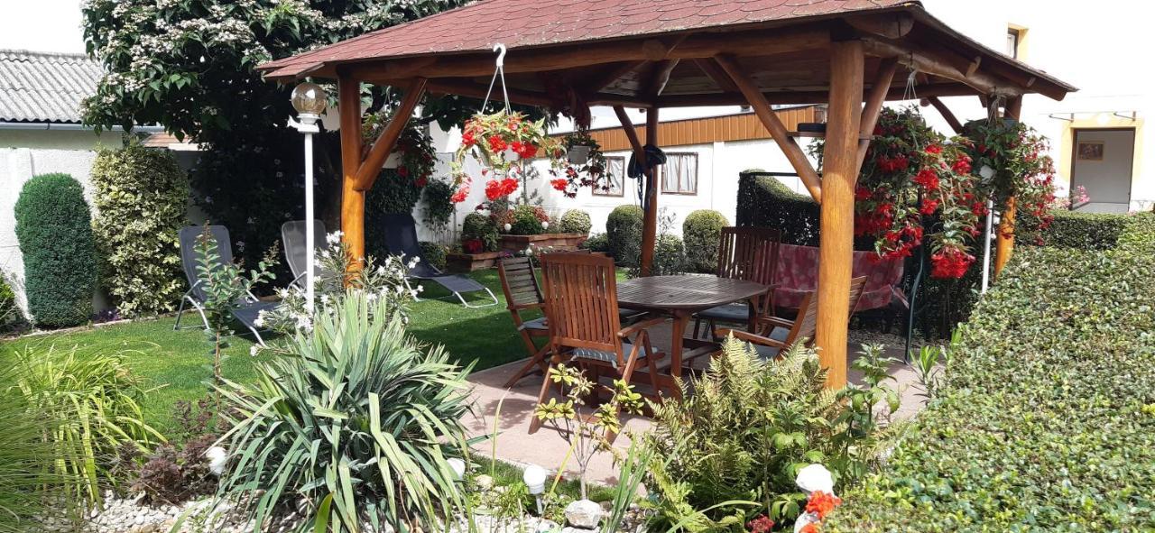 Hajnalka Vendeghaz Hotel Buk Luaran gambar