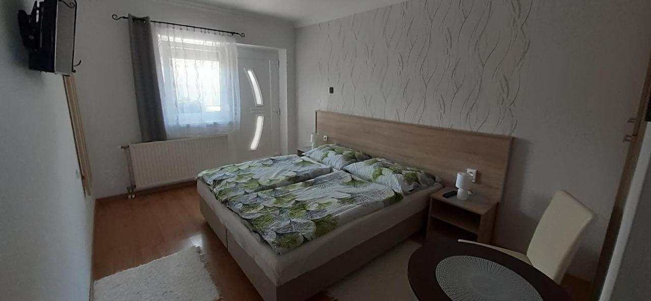 Hajnalka Vendeghaz Hotel Buk Luaran gambar