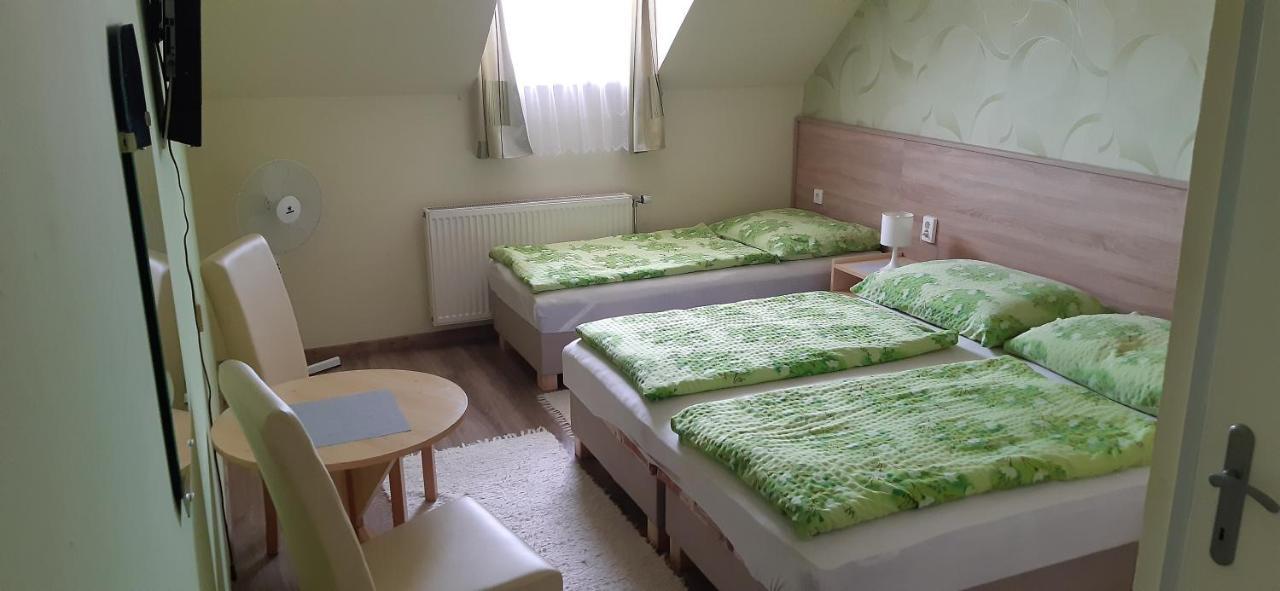 Hajnalka Vendeghaz Hotel Buk Luaran gambar