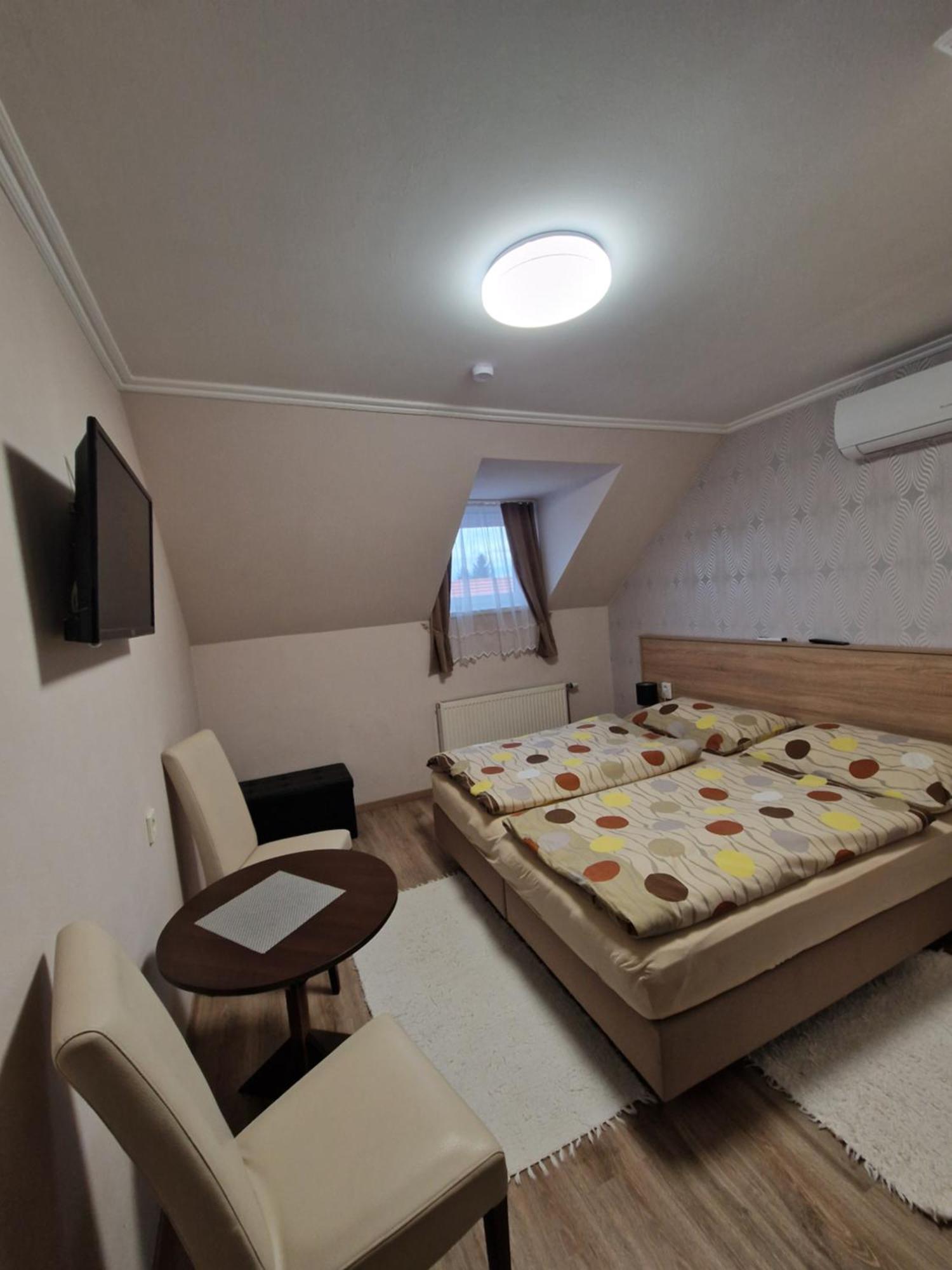 Hajnalka Vendeghaz Hotel Buk Luaran gambar
