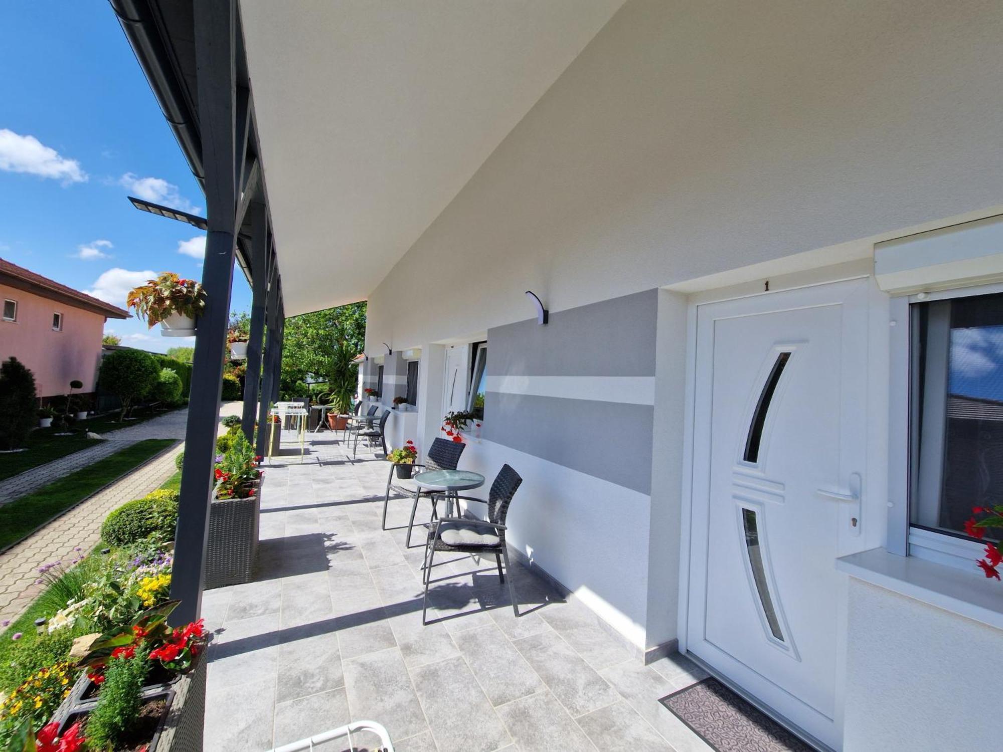 Hajnalka Vendeghaz Hotel Buk Luaran gambar