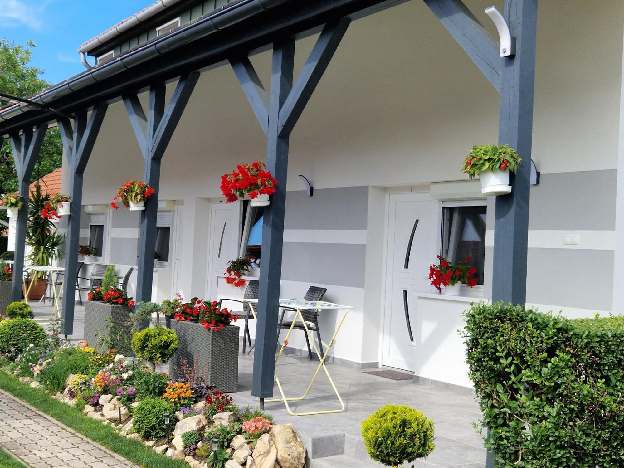 Hajnalka Vendeghaz Hotel Buk Luaran gambar