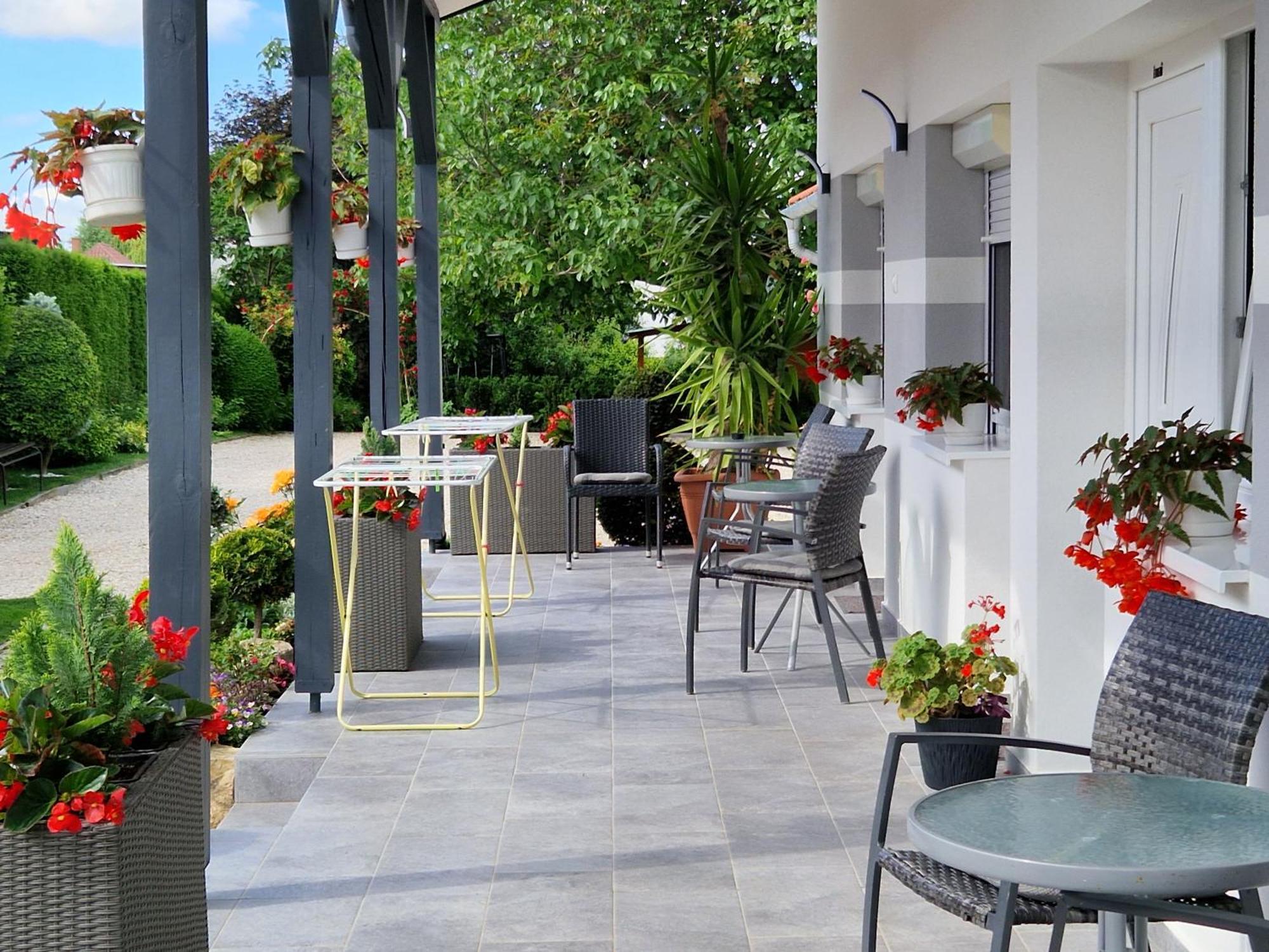 Hajnalka Vendeghaz Hotel Buk Luaran gambar