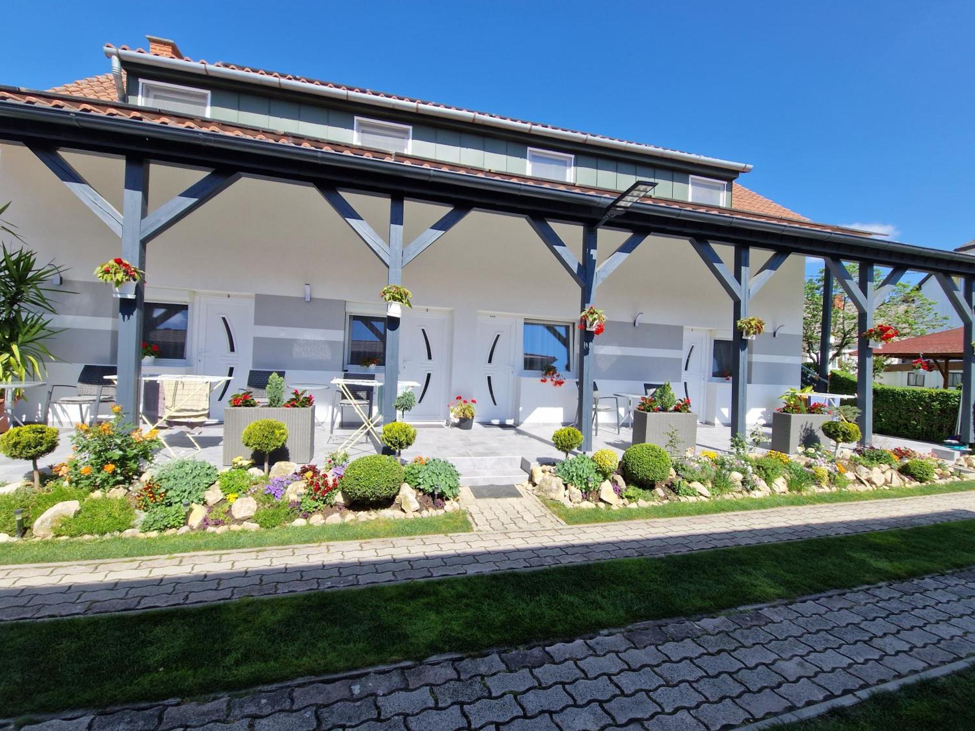 Hajnalka Vendeghaz Hotel Buk Luaran gambar