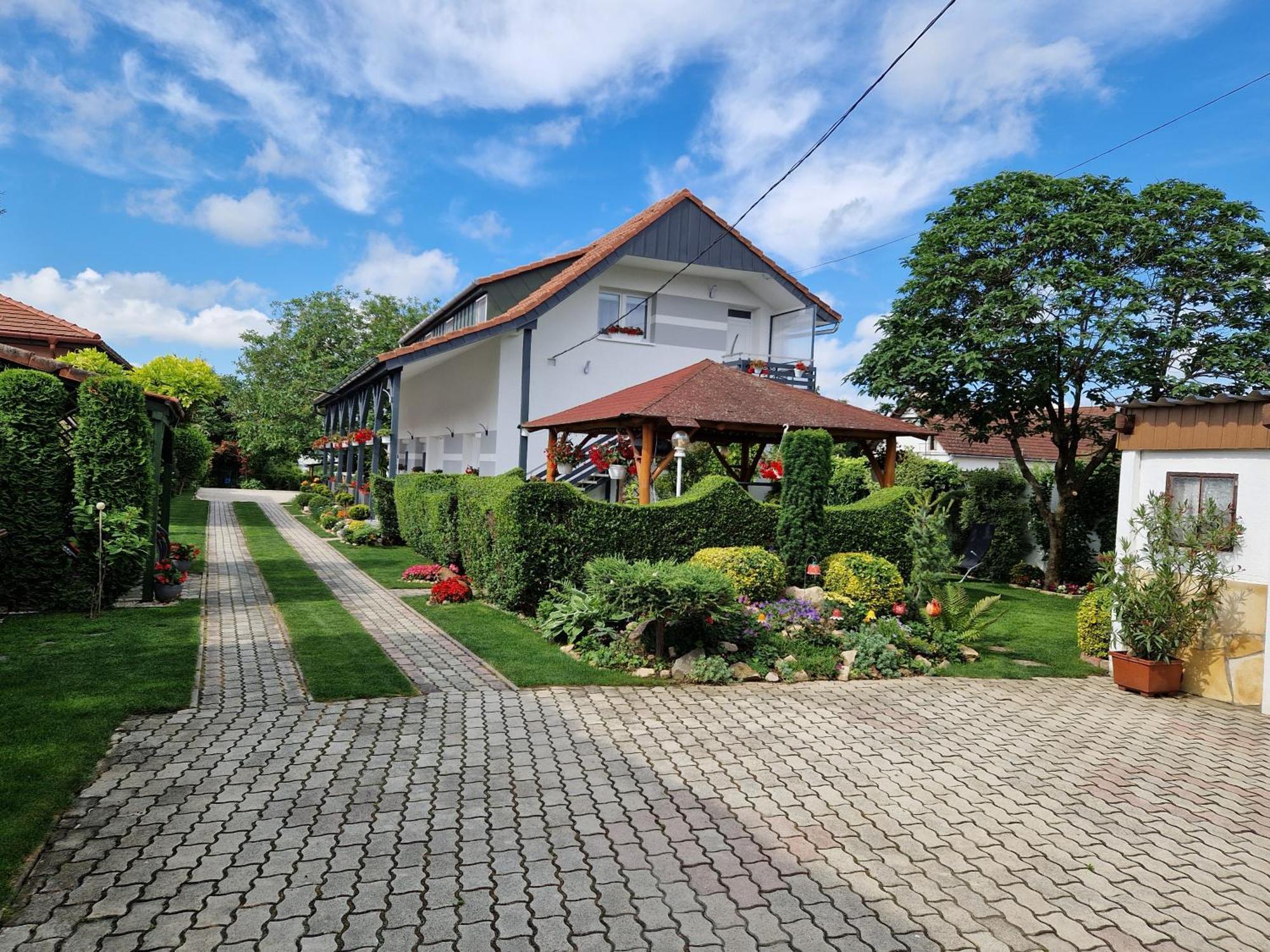 Hajnalka Vendeghaz Hotel Buk Luaran gambar