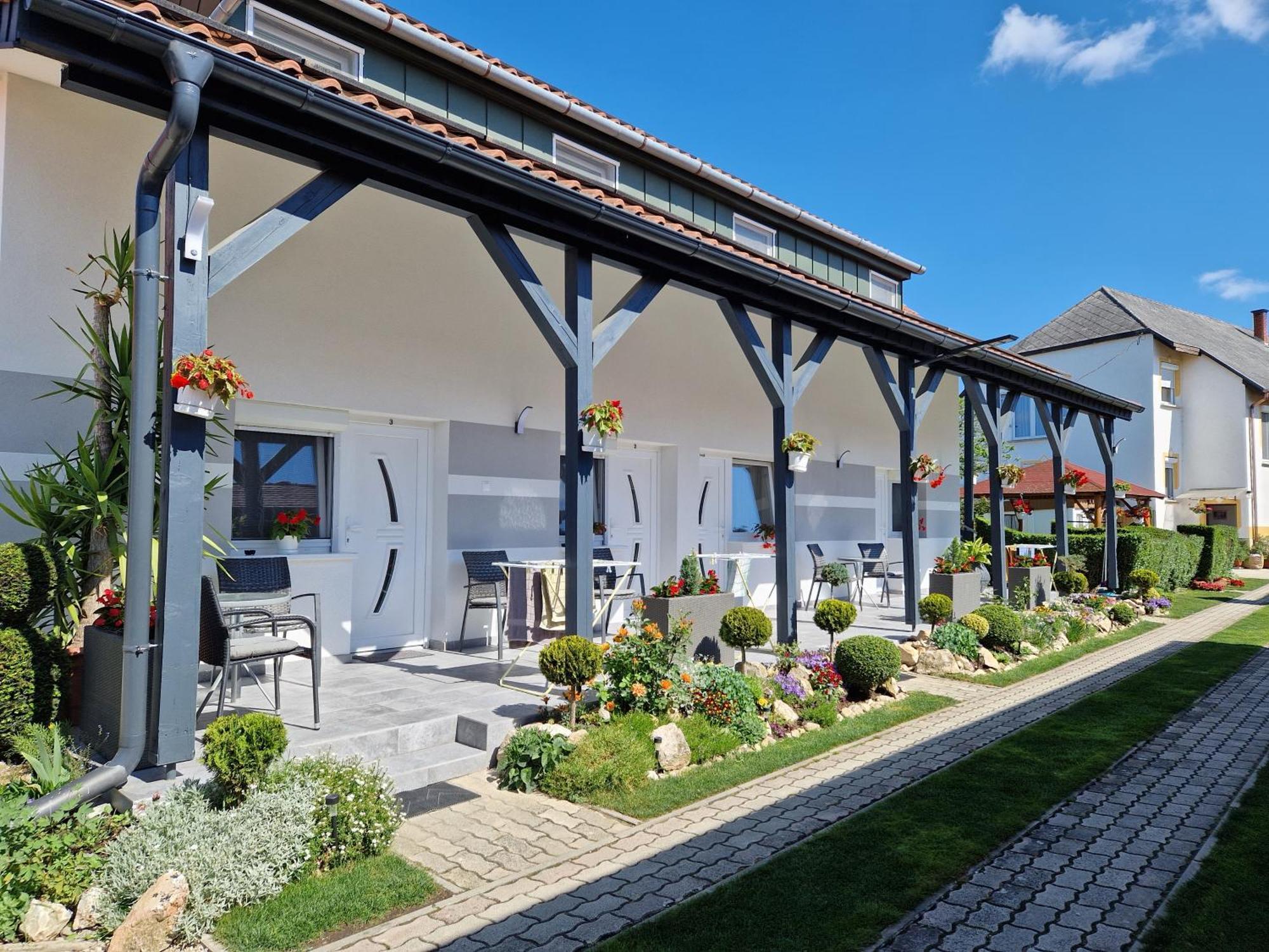 Hajnalka Vendeghaz Hotel Buk Luaran gambar