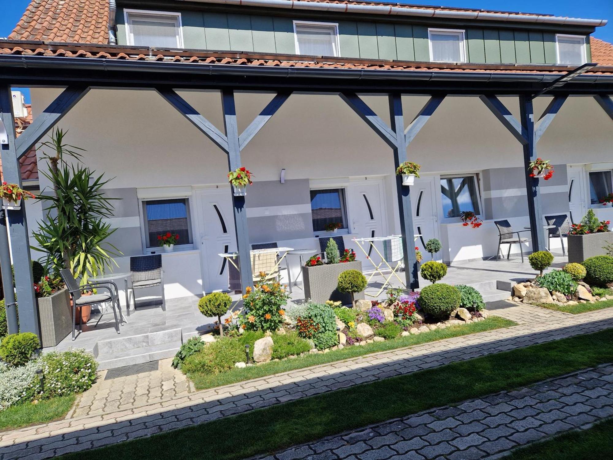 Hajnalka Vendeghaz Hotel Buk Luaran gambar